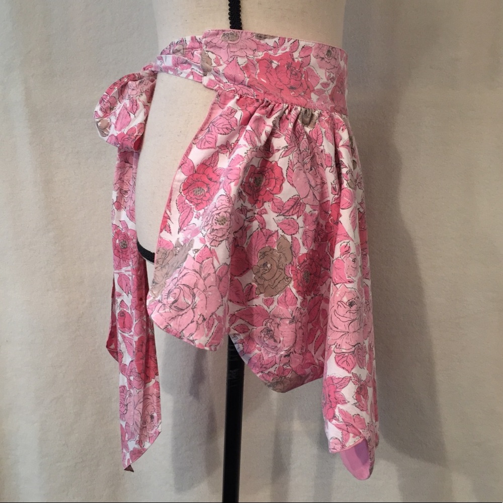 Vintage hand made pink rose floral print scalloped half apron - Picture 4 of 6
